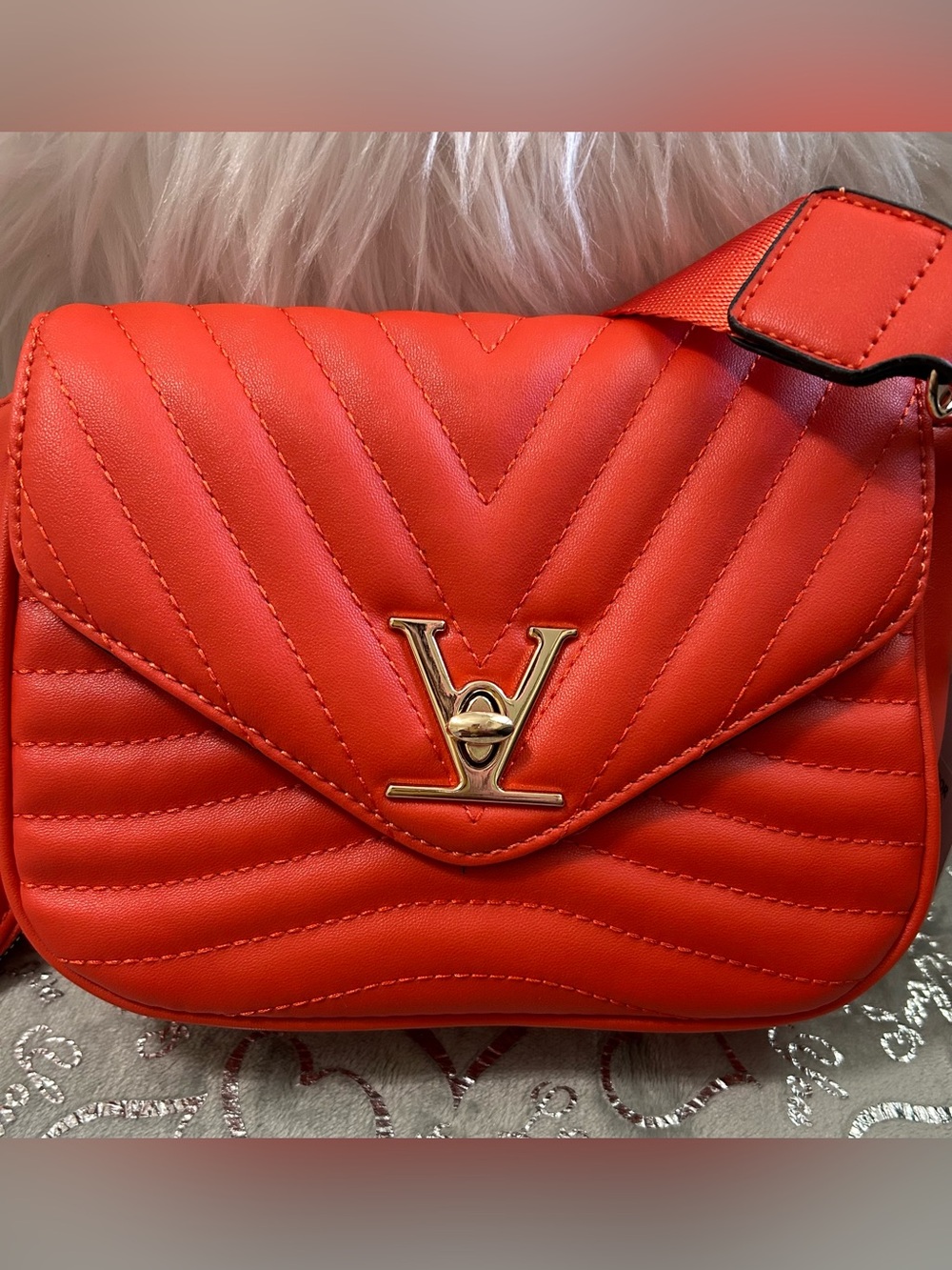 NWT Classic Fashions Quilted Crossbody Bag w/Gold Hardware & Coin Wallet- Red - Picture 2 of 10